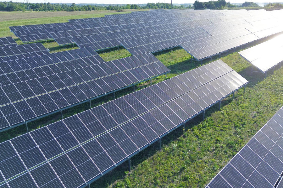 Longi czy ja solar – co wybrać na chłodne dni?